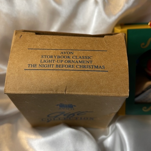 Avon Collectible Storybook Classic Light Up Ornament”The Night Before Christmas” - Picture 6 of 9